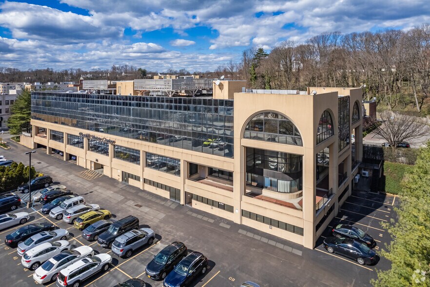 More Photos Of 70 Glen St, Glen Cove Medical For Lease