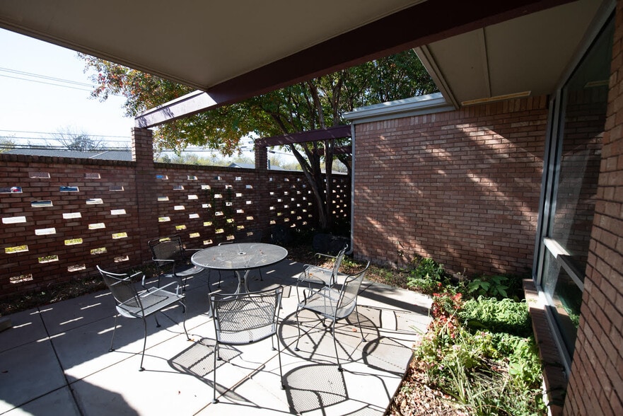 More Photos Of 7291 Glenview Dr, North Richland Hills Office For Sale