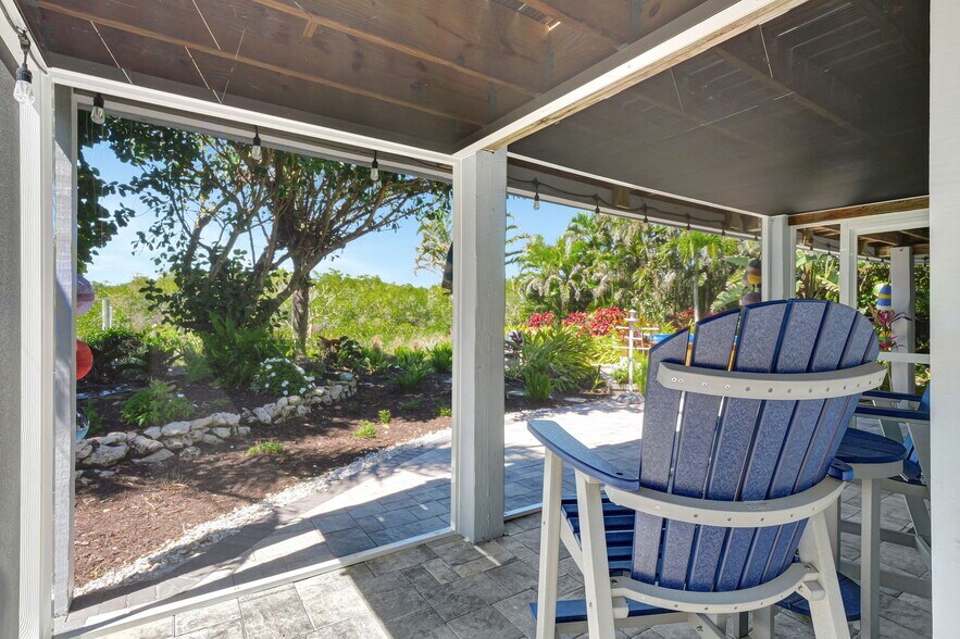 More Photos Of 193 Cocohatchee St, Naples Specialty For Sale