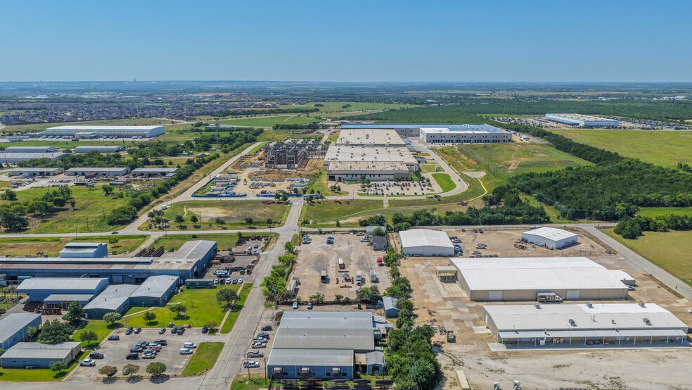 More Photos Of 950 Trinity Dr, Mansfield Flex For Lease
