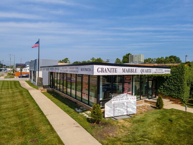 More Photos Of 1628-1630 Rand Rd, Des Plaines Showroom For Sale