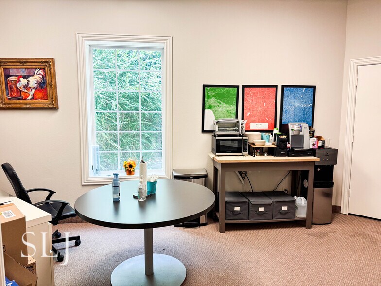 More Photos Of 4311 W Lovers Ln, Dallas Office For Lease
