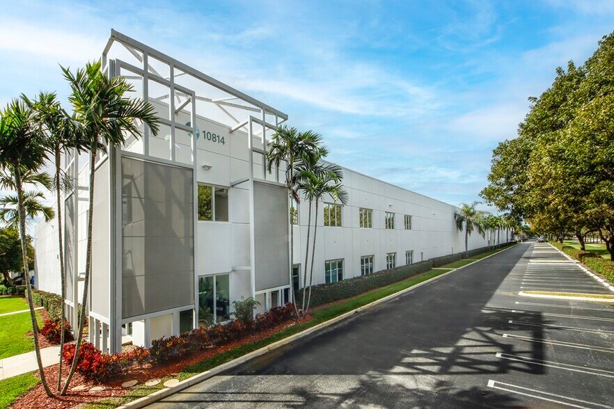 More Photos Of 10814 NW 33rd St, Miami Distribution For Lease