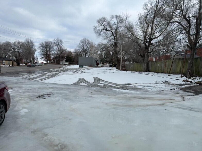 More Photos Of 932 Airport Rd, Ferguson Freestanding For Sale