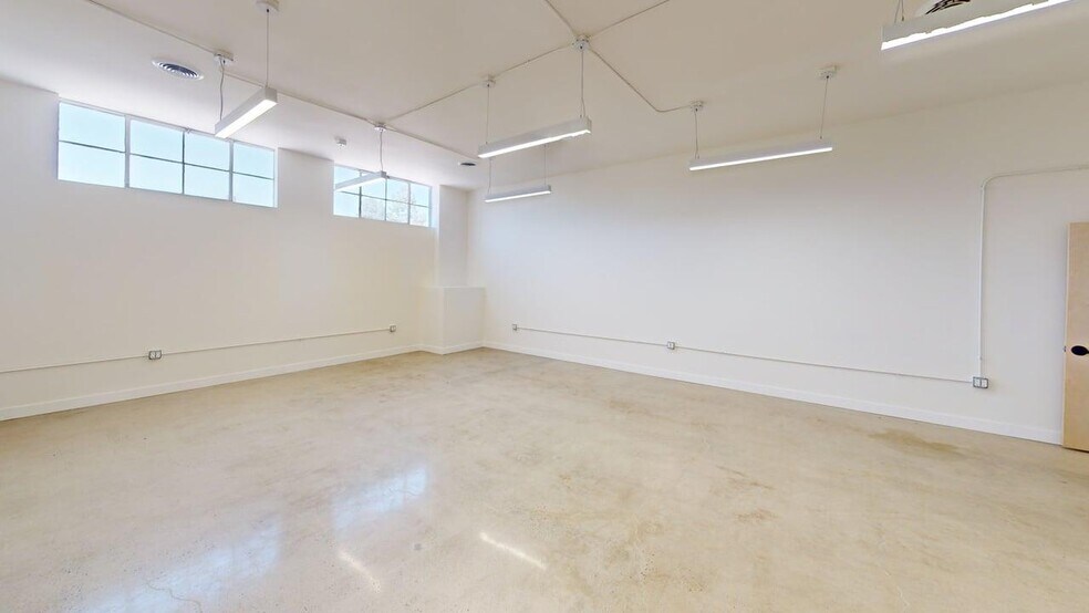 More Photos Of 2828 E 14th St, Long Beach Service For Lease