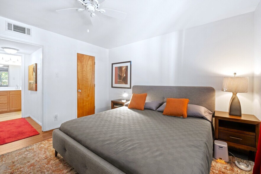 More Photos Of 1601 Pennsylvania St NE, Albuquerque Apartments For Sale