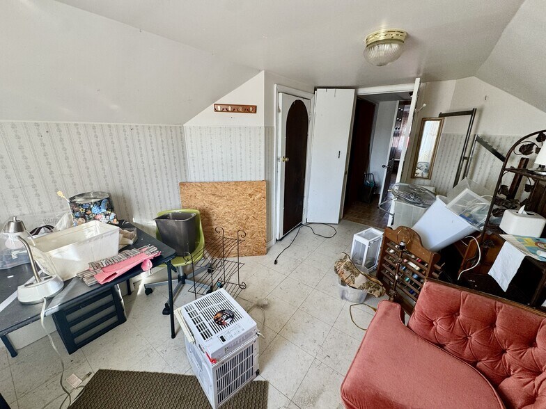 More Photos Of 2725 North Point Rd, Dundalk Office For Sale