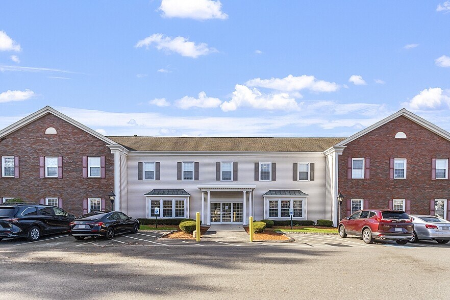 More Photos Of 575 Turnpike St, North Andover Medical For Lease