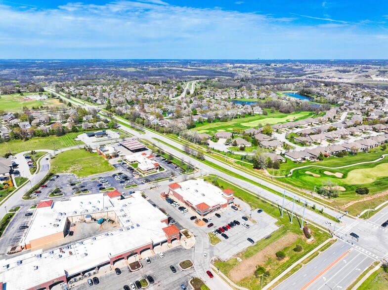 More Photos Of 10050 Woodland Dr, Lenexa Drugstore For Sale