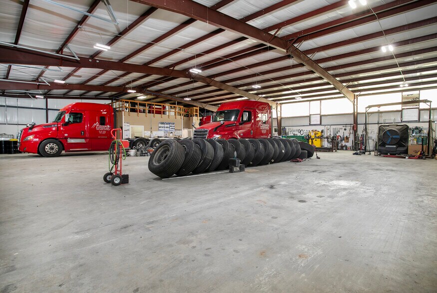 More Photos Of 9854 US Highway 271, Tyler Warehouse For Sale