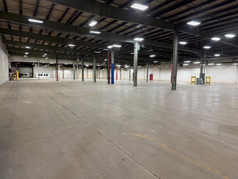 More Photos Of 324 Washington St W, Cannon Falls Warehouse For Sale