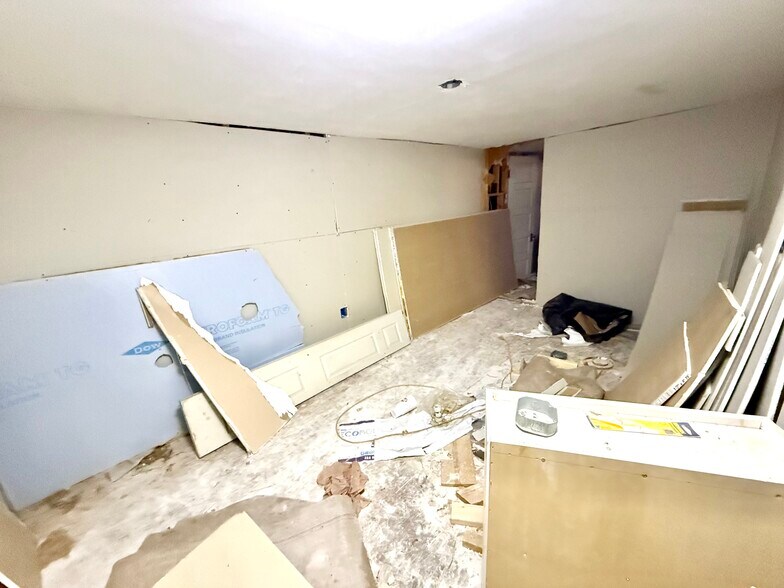 More Photos Of 18845 IL-54, De Witt General Retail For Sale