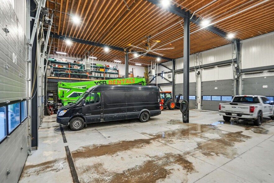 More Photos Of 224 Robot St, Vars Warehouse For Sale