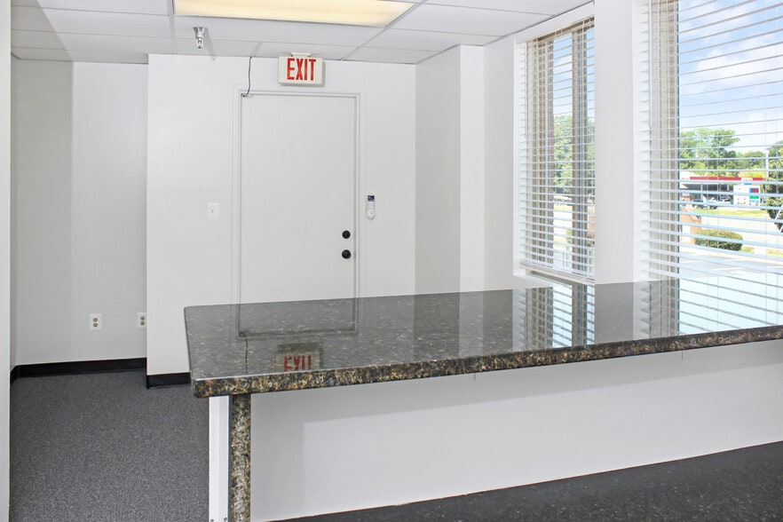 More Photos Of 22636 Glenn Dr, Sterling Medical For Lease