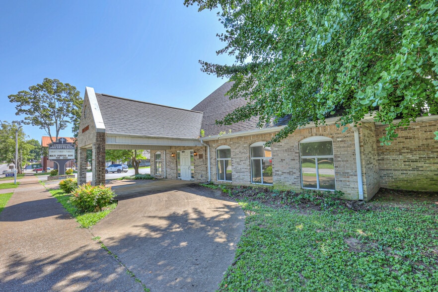 More Photos Of 228 S Military Ave, Lawrenceburg Religious Facility For Sale