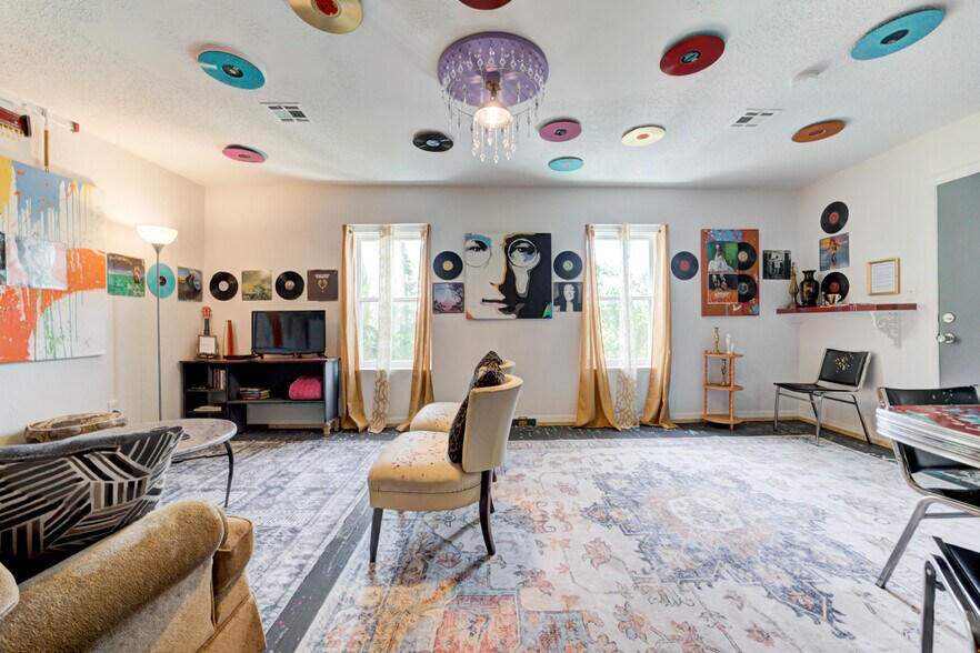 More Photos Of 117 W Harrison Ave, Guthrie Storefront Retail Residential For Sale