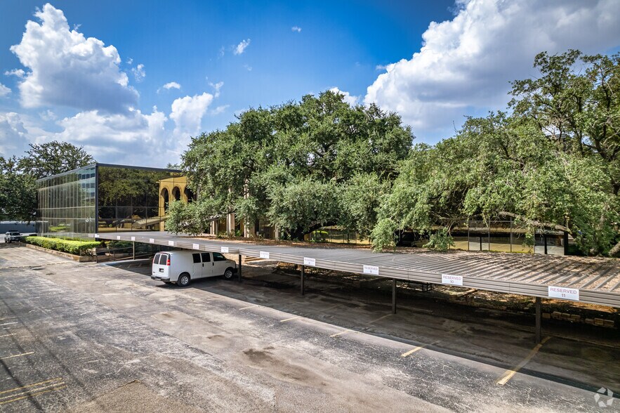 More Photos Of 2411 Fountain View Dr, Houston Office For Lease