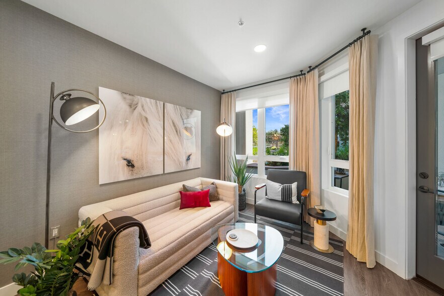 More Photos Of 585 Anton Blvd, Costa Mesa Apartments For Lease