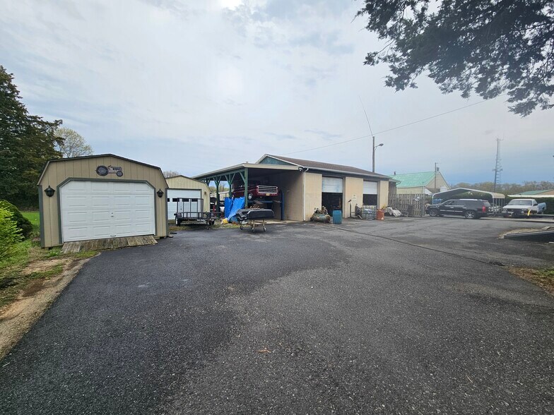 More Photos Of 1737 S Burlington Rd, Bridgeton Flex For Sale