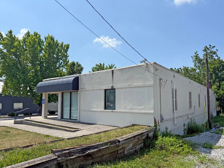 More Photos Of 535 Northern Ave, Hagerstown Showroom For Lease
