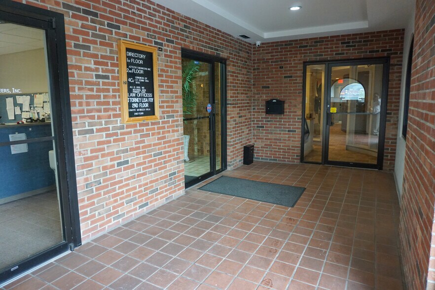 More Photos Of 901-907 Wethersfield Ave, Hartford Office For Lease