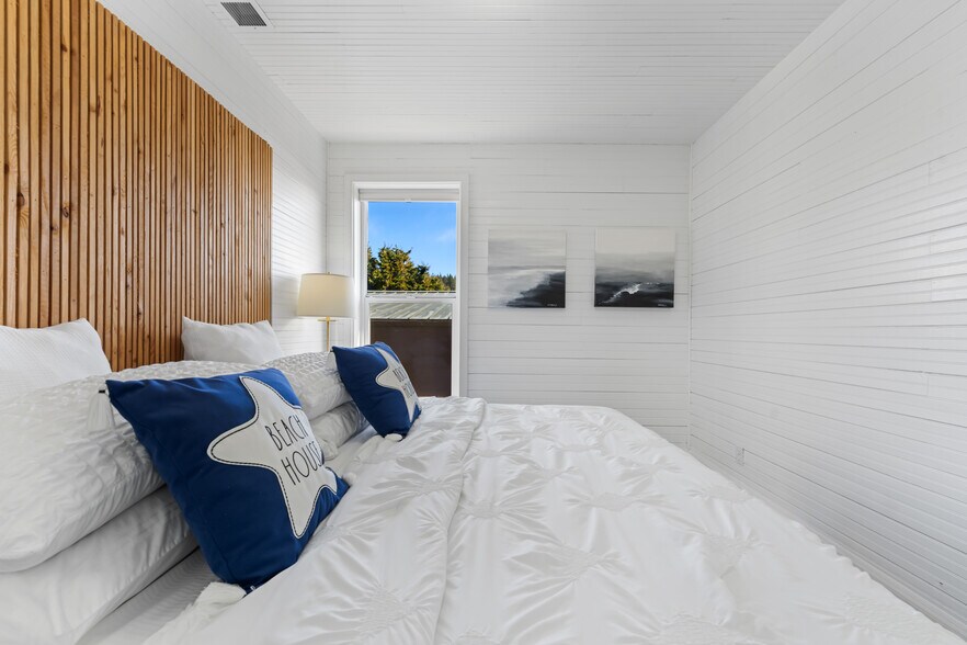 More Photos Of 267 W Sixth St, Port Orford Storefront Retail Residential For Sale