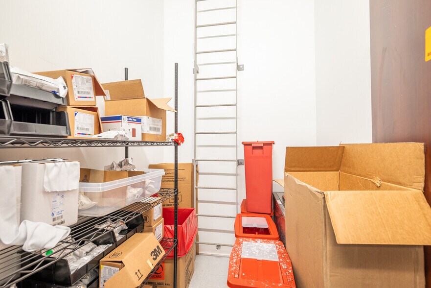 More Photos Of 225 Tomlinson Dr, Starkville Office For Sale