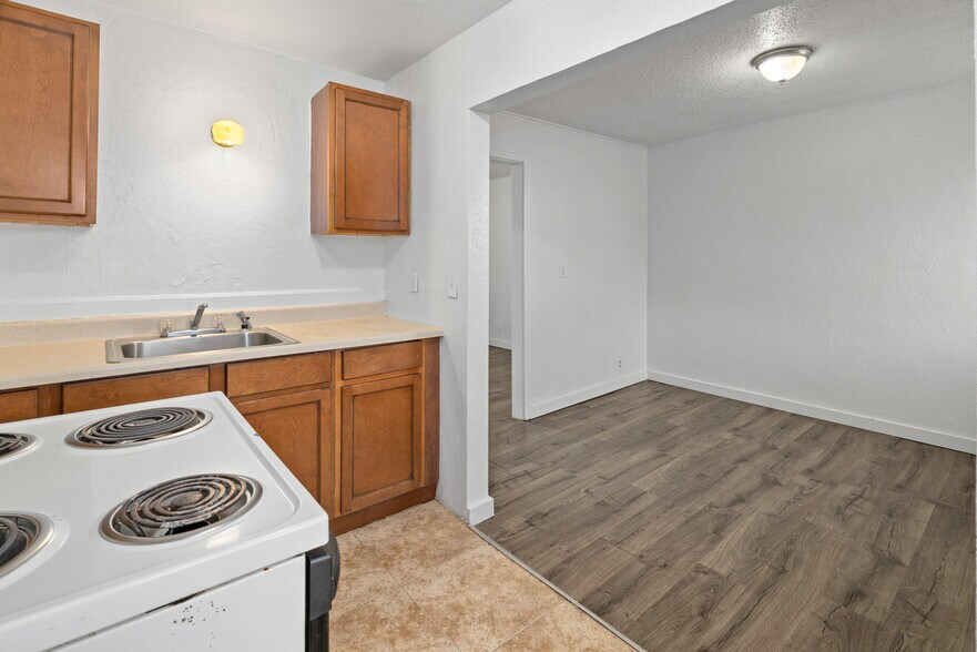 More Photos Of 1029 S Division St, Moses Lake Apartments For Sale