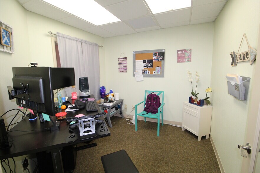 More Photos Of 5717 Bessie Dr, Sarasota Office For Lease