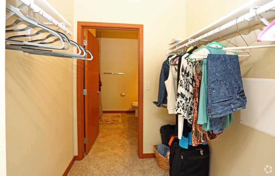 More Photos Of 401 N Washington St, Green Bay Apartments For Lease