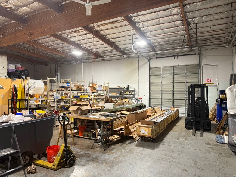 More Photos Of 3720-3770 W 1st Ave, Eugene Service For Lease