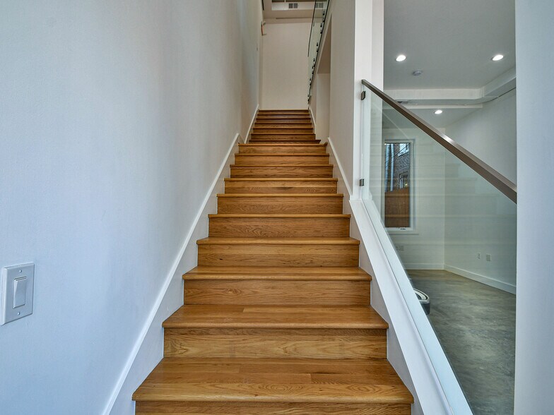 More Photos Of 515 11th St SE, Washington Storefront Retail Office For Sale