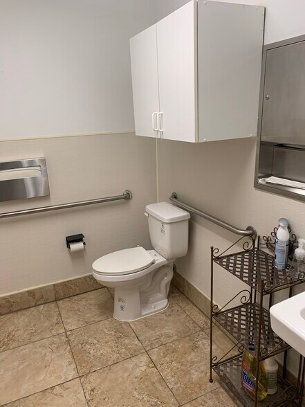More Photos Of 936 W Chandler Blvd, Chandler Medical For Lease