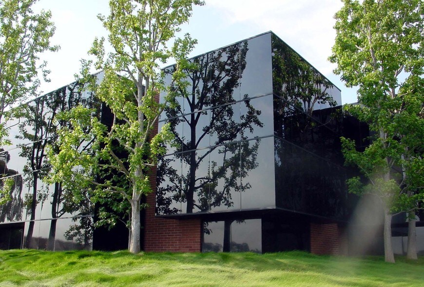 More Photos Of 2280 N University Dr, Newport Beach Office For Lease