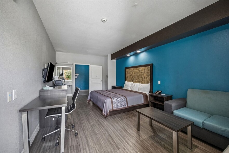 More Photos Of 9818 W Little York Rd, Houston Hotel For Sale