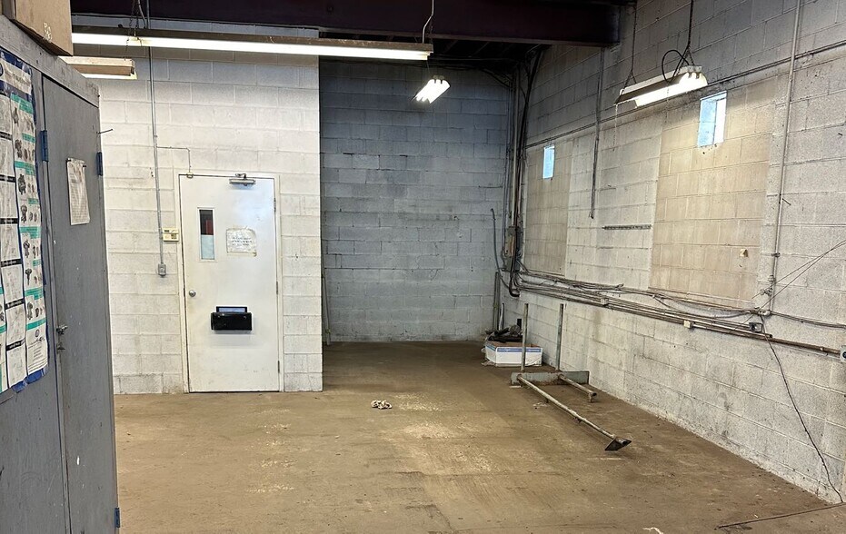 More Photos Of 56 Niagara Stone Rd, Pelham Warehouse For Sale