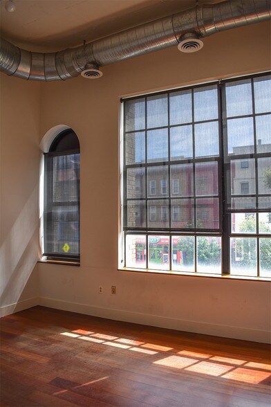 More Photos Of 2424 18th St NW, Washington Office For Lease