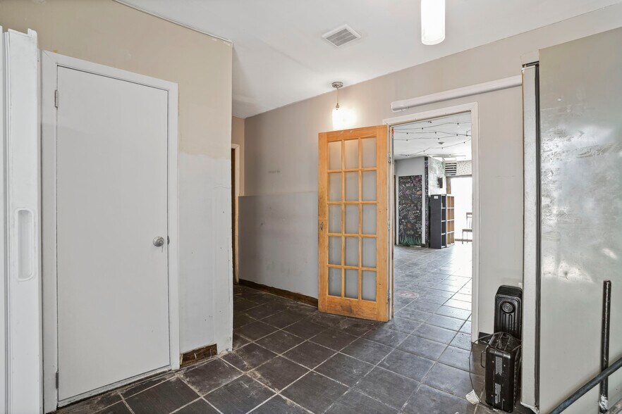 More Photos Of 76 Bushwick Ave, Brooklyn Restaurant For Lease