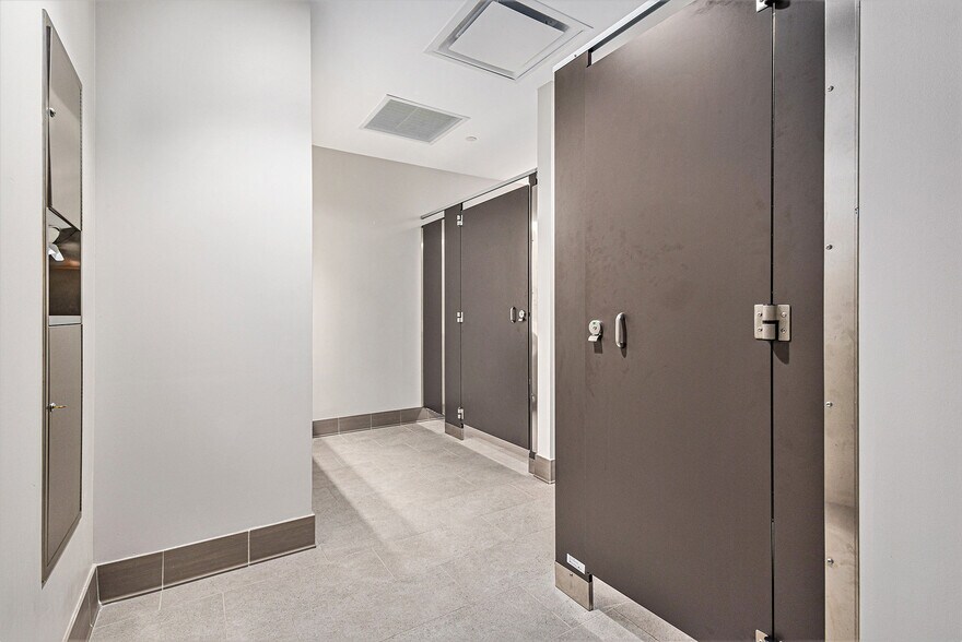 More Photos Of 2001 Park Pl, Birmingham Office For Lease