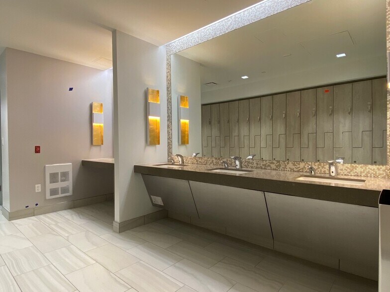 More Photos Of 1101 Vermont Ave NW, Washington Office For Lease