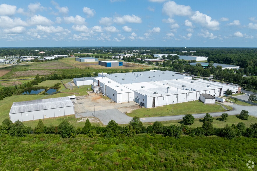 More Photos Of 500 Gateway Dr, Goldsboro Warehouse For Lease