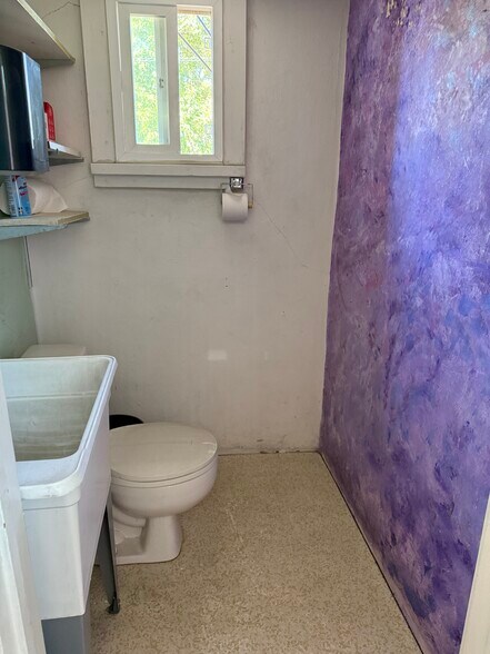 More Photos Of 513 S Main St, Moscow Storefront For Lease