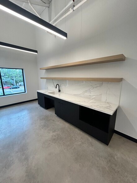 More Photos Of 4621 Ross Ave, Dallas Office For Lease