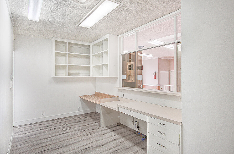 More Photos Of 1521 N Broadway, Santa Ana Medical For Sale