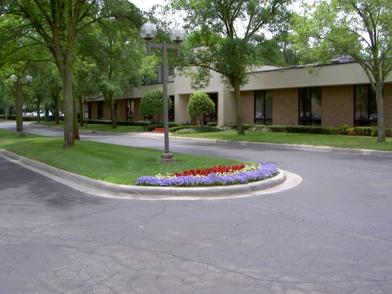 Primary Photo Of 100 Maple Park Blvd, Saint Clair Shores Office For Lease