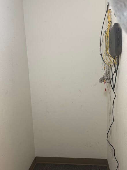 More Photos Of 2819-2827 SE 75th Ave, Hillsboro Light Distribution For Lease