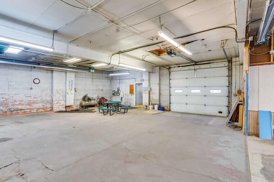 More Photos Of 529 4th St S, La Crosse Showroom For Sale