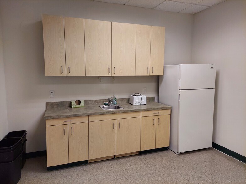 More Photos Of 22375 Broderick Dr, Sterling Office For Sale