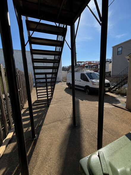 More Photos Of 3237 Eastern Ave, Baltimore Office For Lease