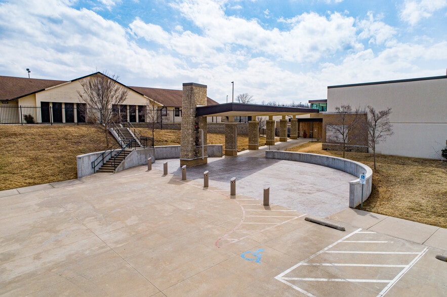 Primary Photo Of 6262 S Sheridan Rd, Tulsa Hospital For Sale